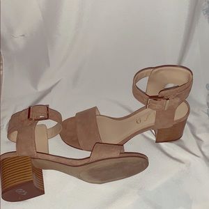 Unisa low heel nude size 7